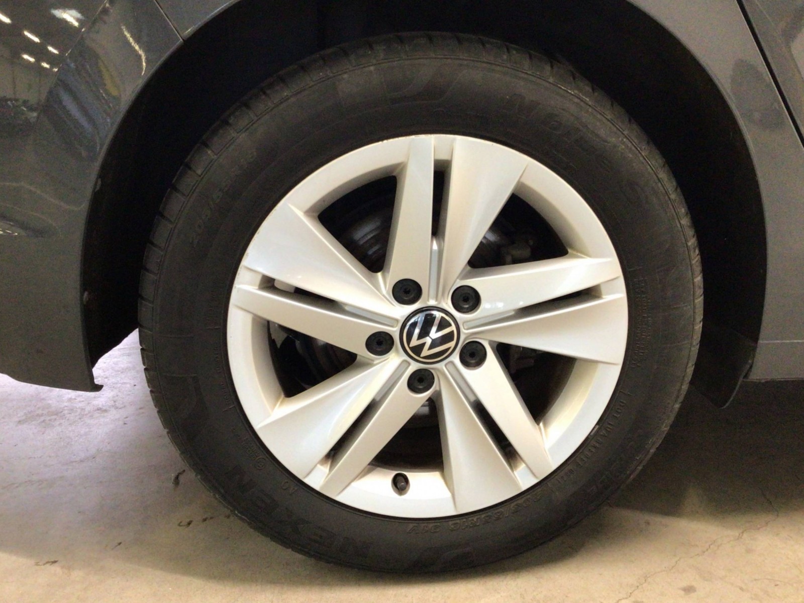 VOLKSWAGEN - GOLF - #183503 - 24