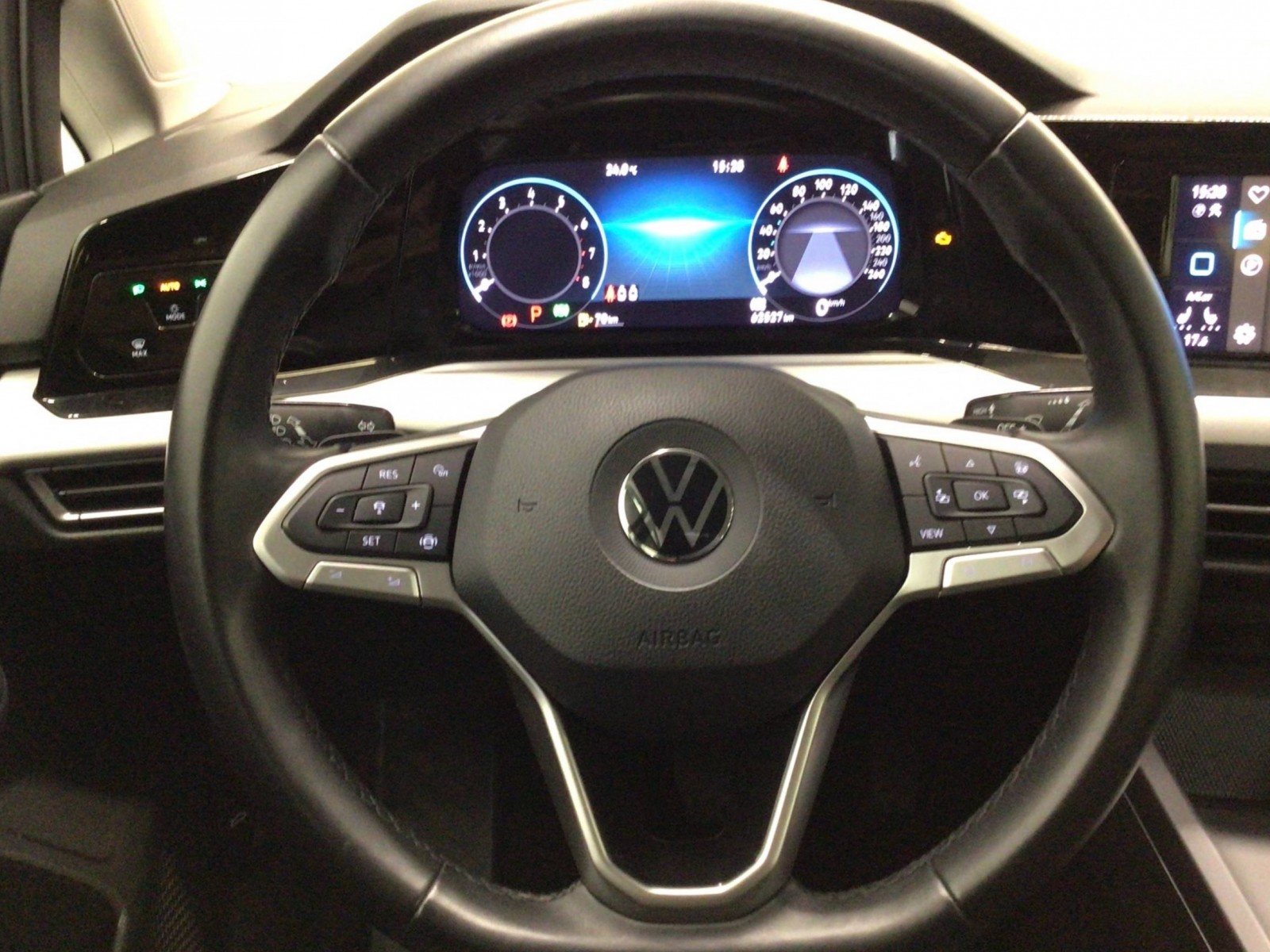 VOLKSWAGEN - GOLF - #183503 - 30