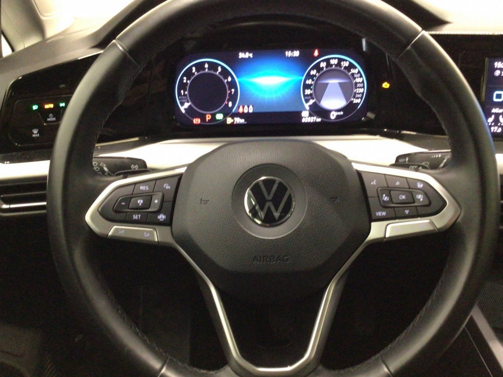 VOLKSWAGEN - GOLF - #183503 - 31