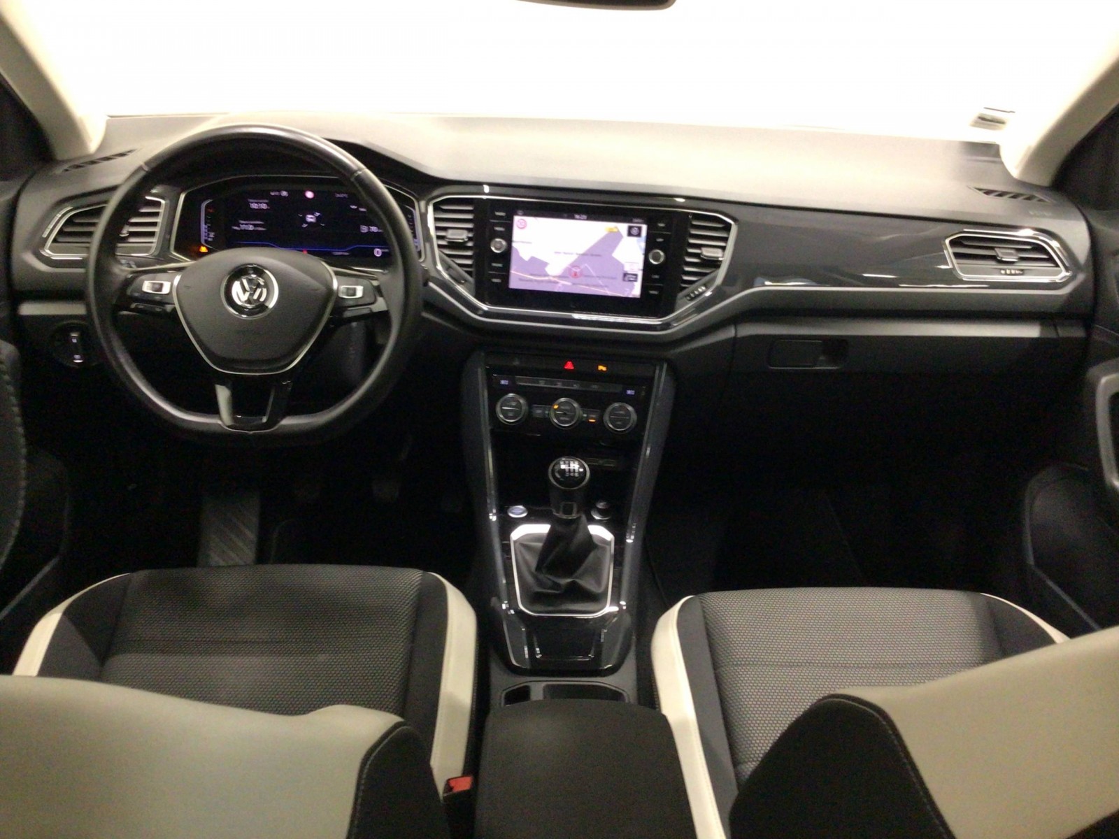 VOLKSWAGEN - T-ROC - #182047 - 9