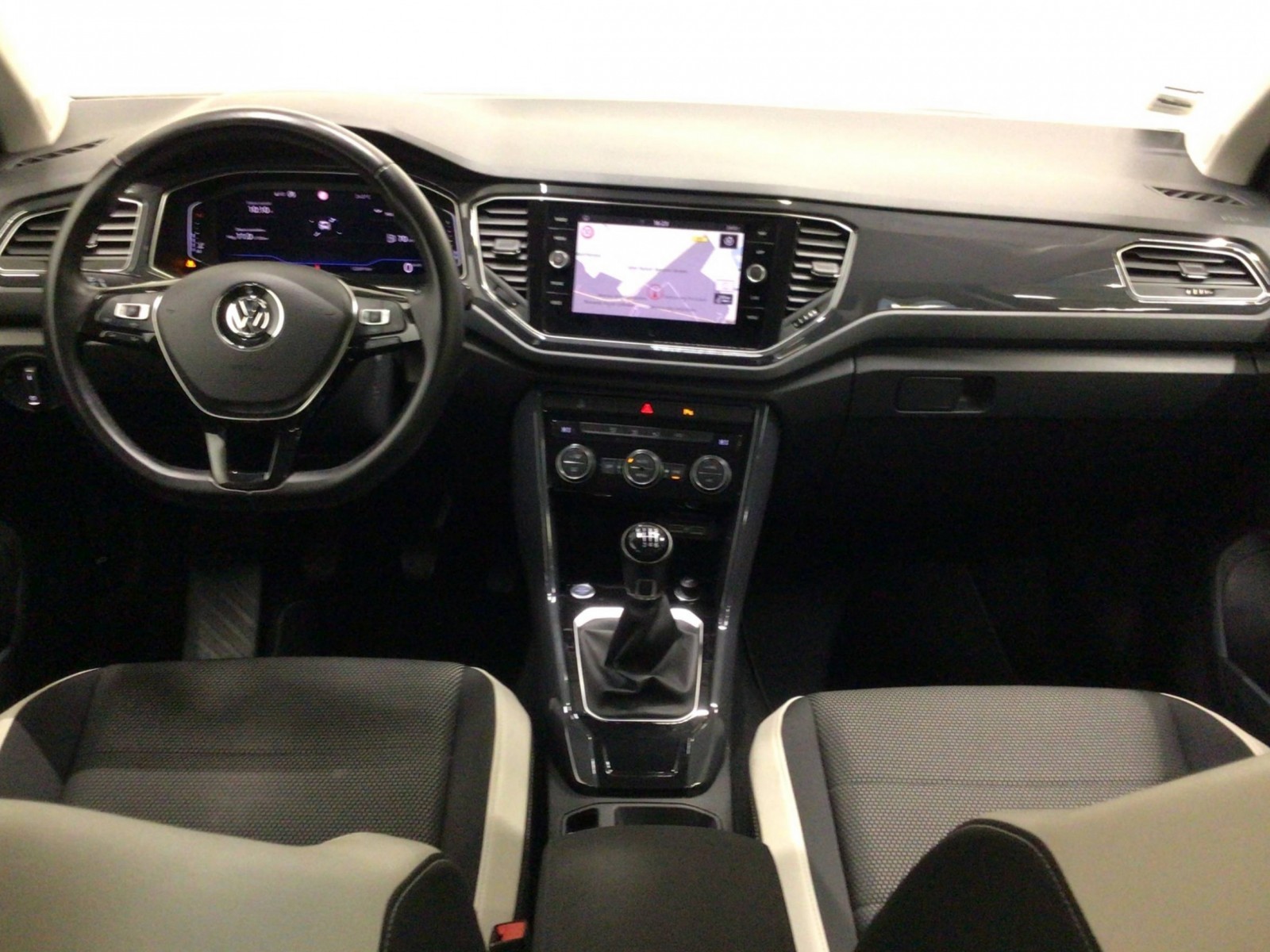 VOLKSWAGEN - T-ROC - #182047 - 25
