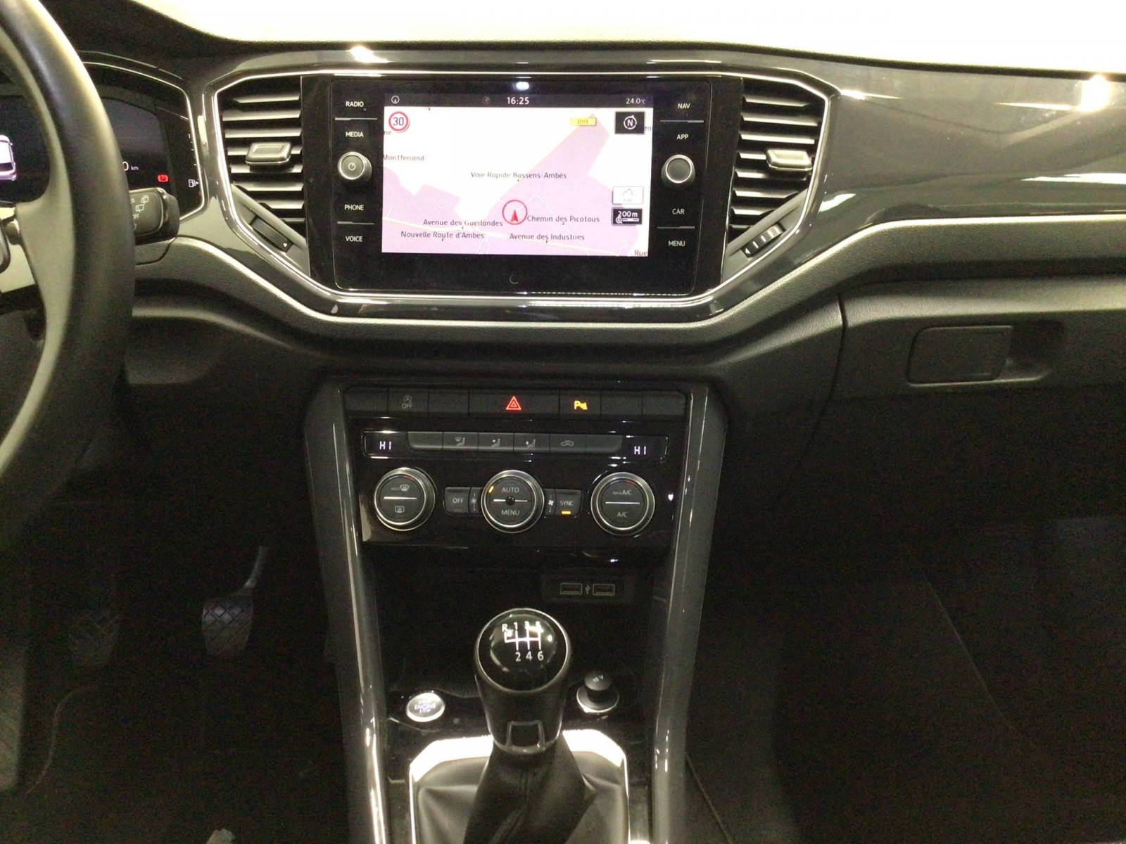 VOLKSWAGEN - T-ROC - #182047 - 15