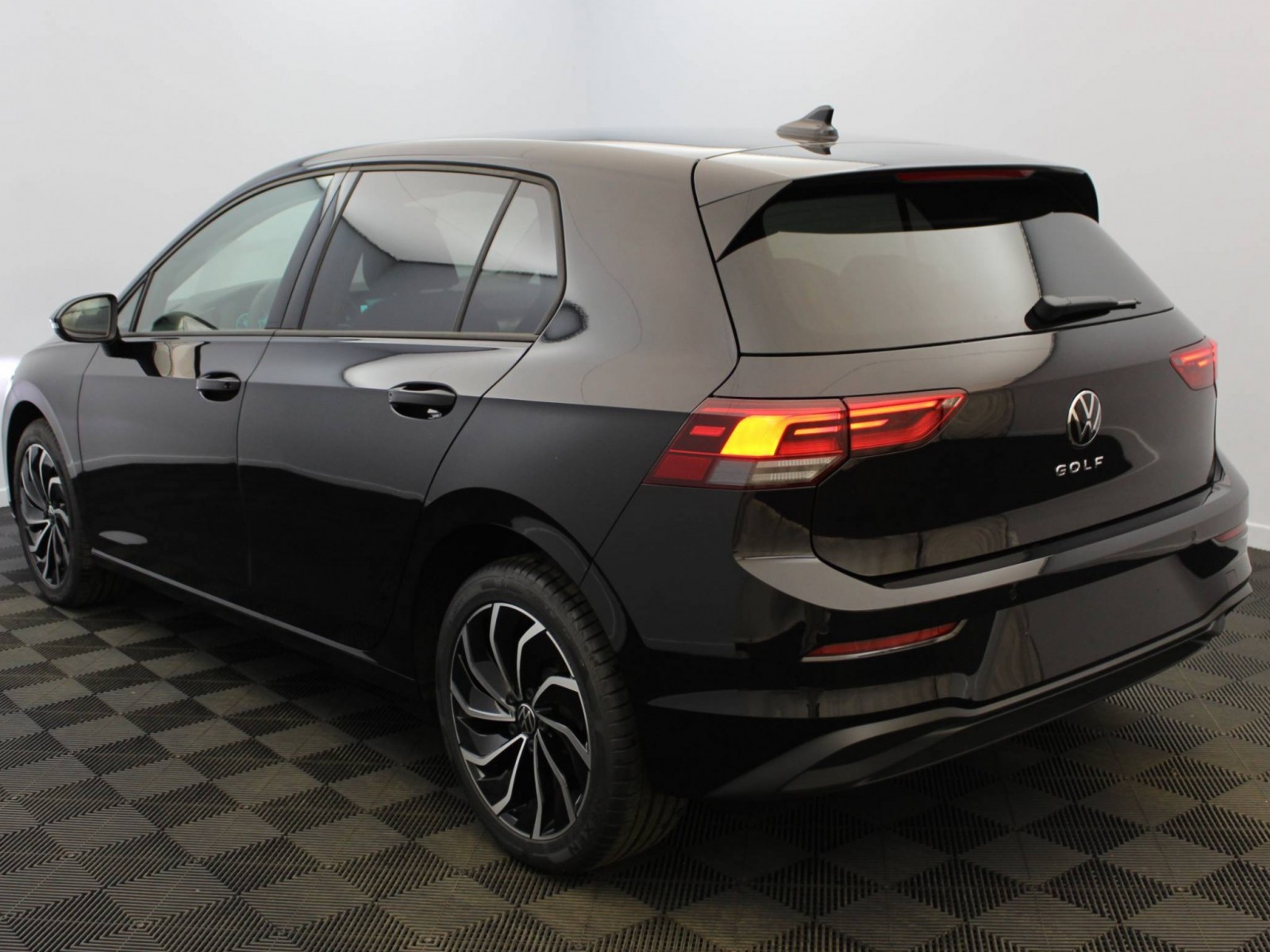VOLKSWAGEN - GOLF - #184937 - 18