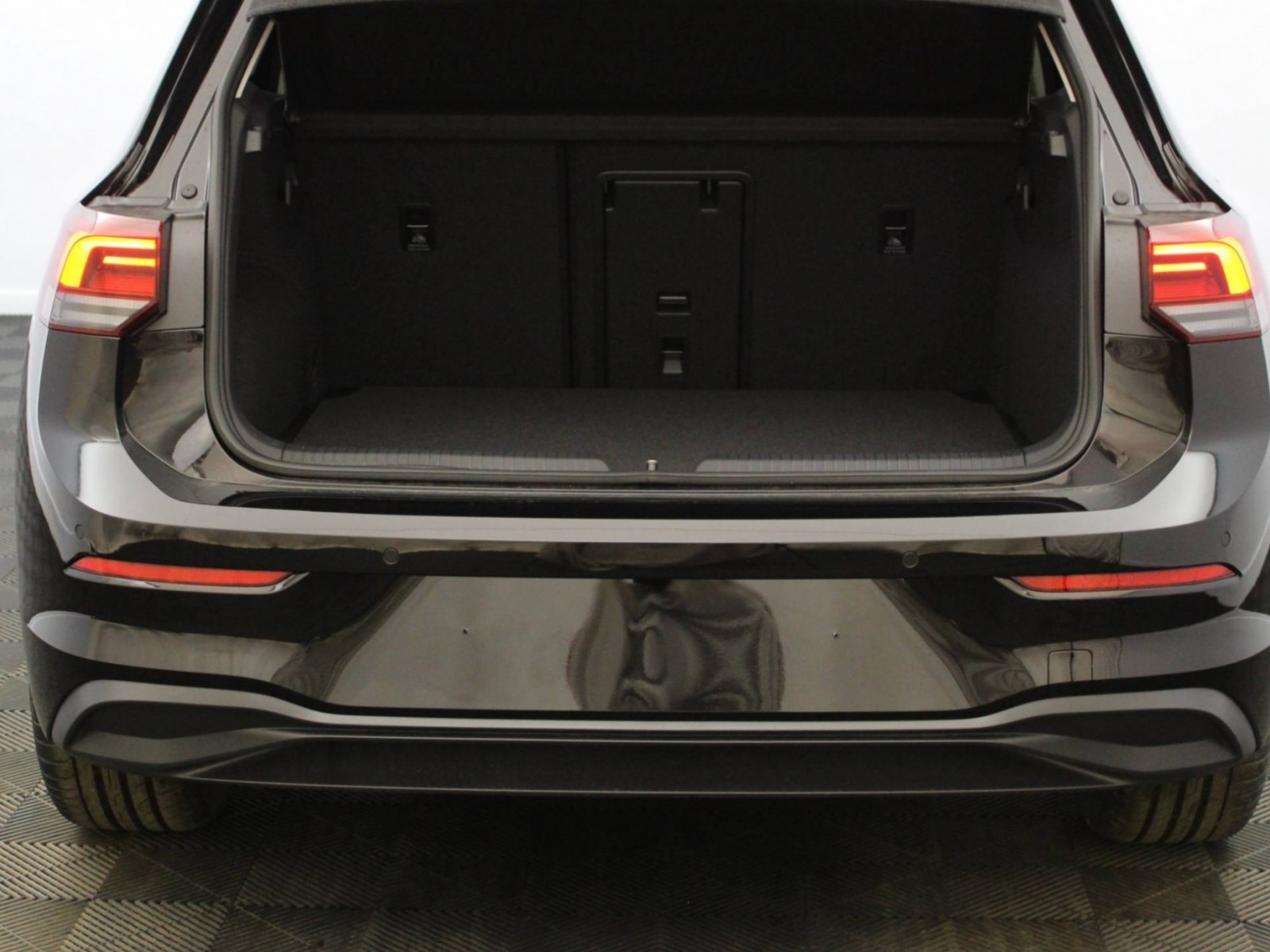 VOLKSWAGEN - GOLF - #184937 - 36