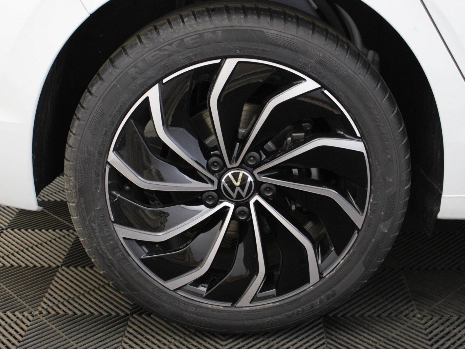 VOLKSWAGEN - GOLF - #185244 - 23