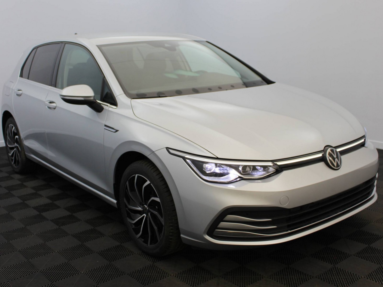 VOLKSWAGEN - GOLF - #185242 - 16