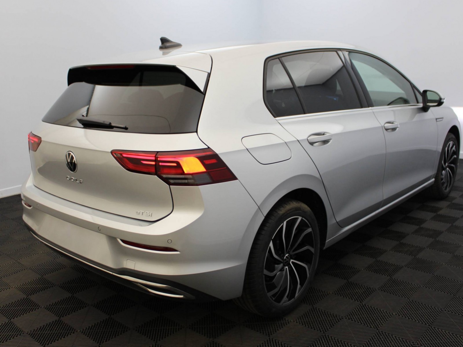 VOLKSWAGEN - GOLF - #185242 - 18