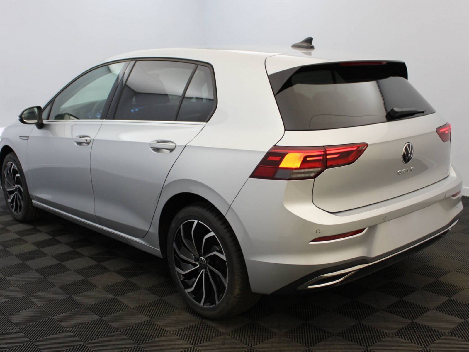 VOLKSWAGEN - GOLF - #185242 - 17