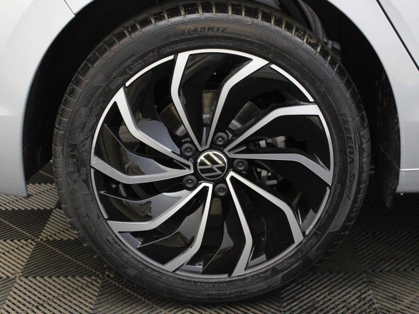 VOLKSWAGEN - GOLF - #185243 - 24