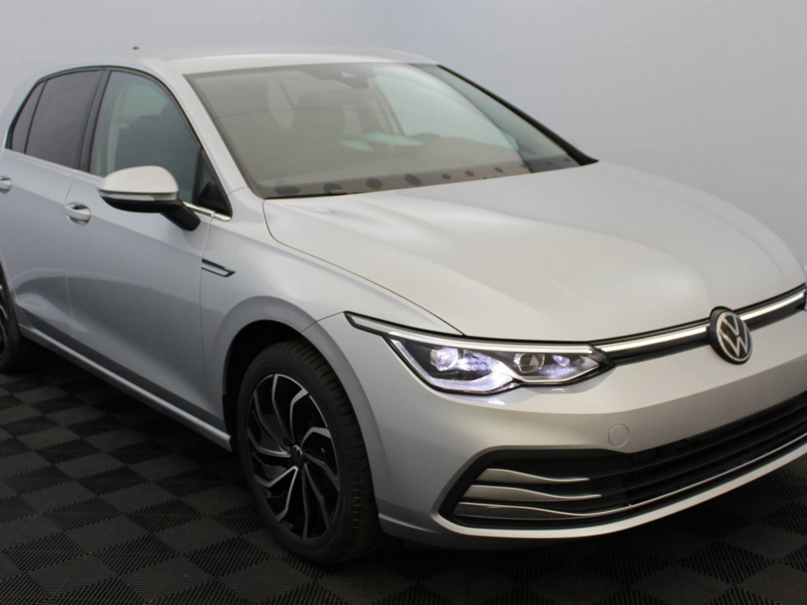 VOLKSWAGEN - GOLF - #185243 - 17