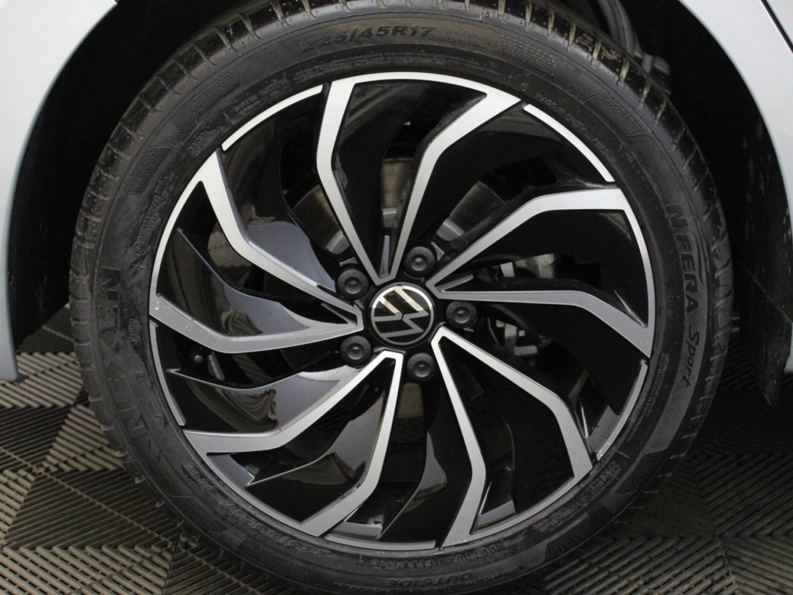VOLKSWAGEN - GOLF - #185243 - 23