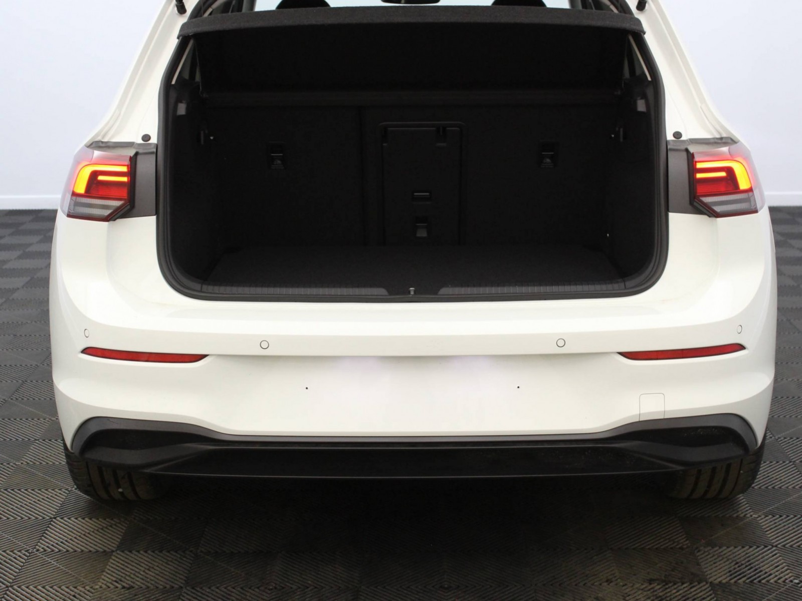 VOLKSWAGEN - GOLF - #184923 - 28