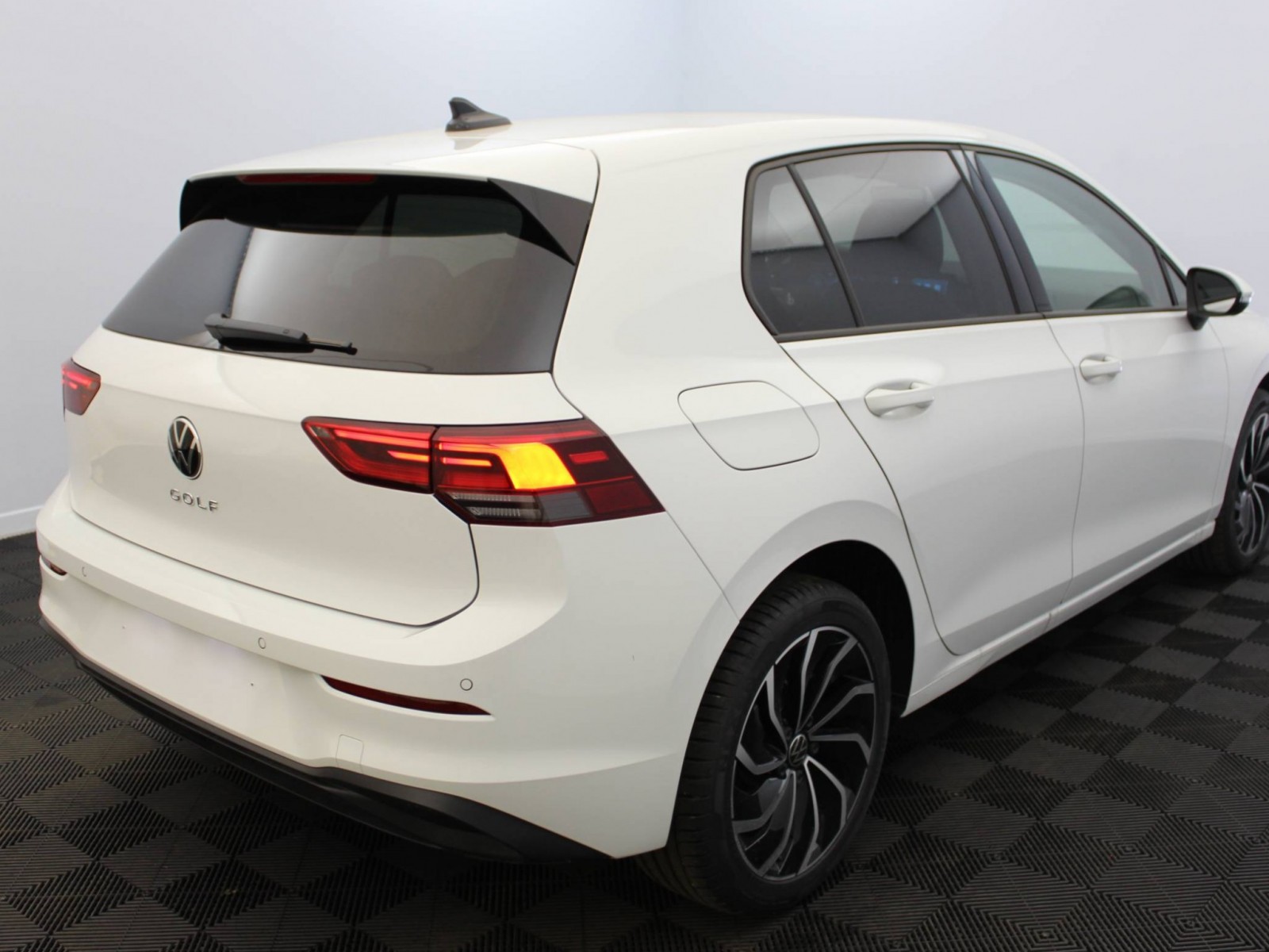 VOLKSWAGEN - GOLF - #184923 - 18