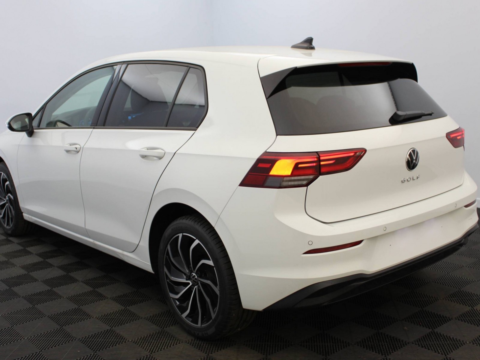 VOLKSWAGEN - GOLF - #184923 - 17