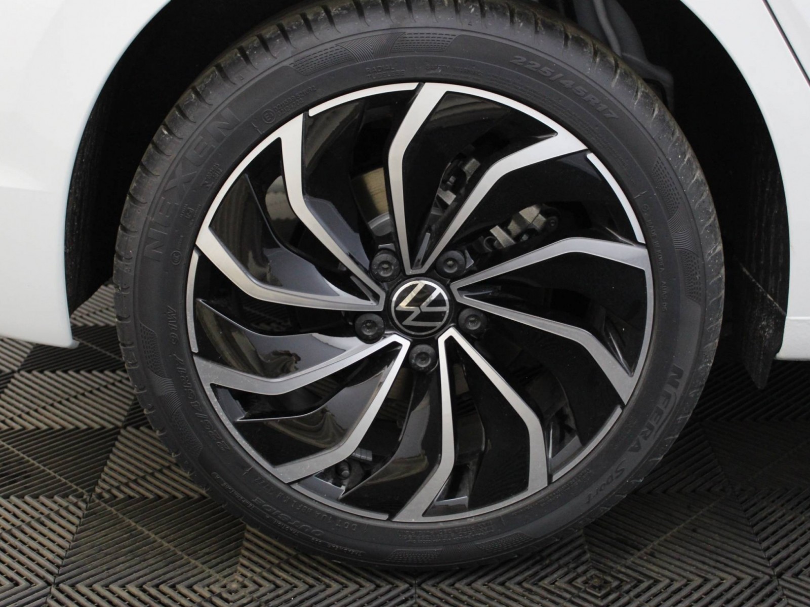 VOLKSWAGEN - GOLF - #184923 - 21