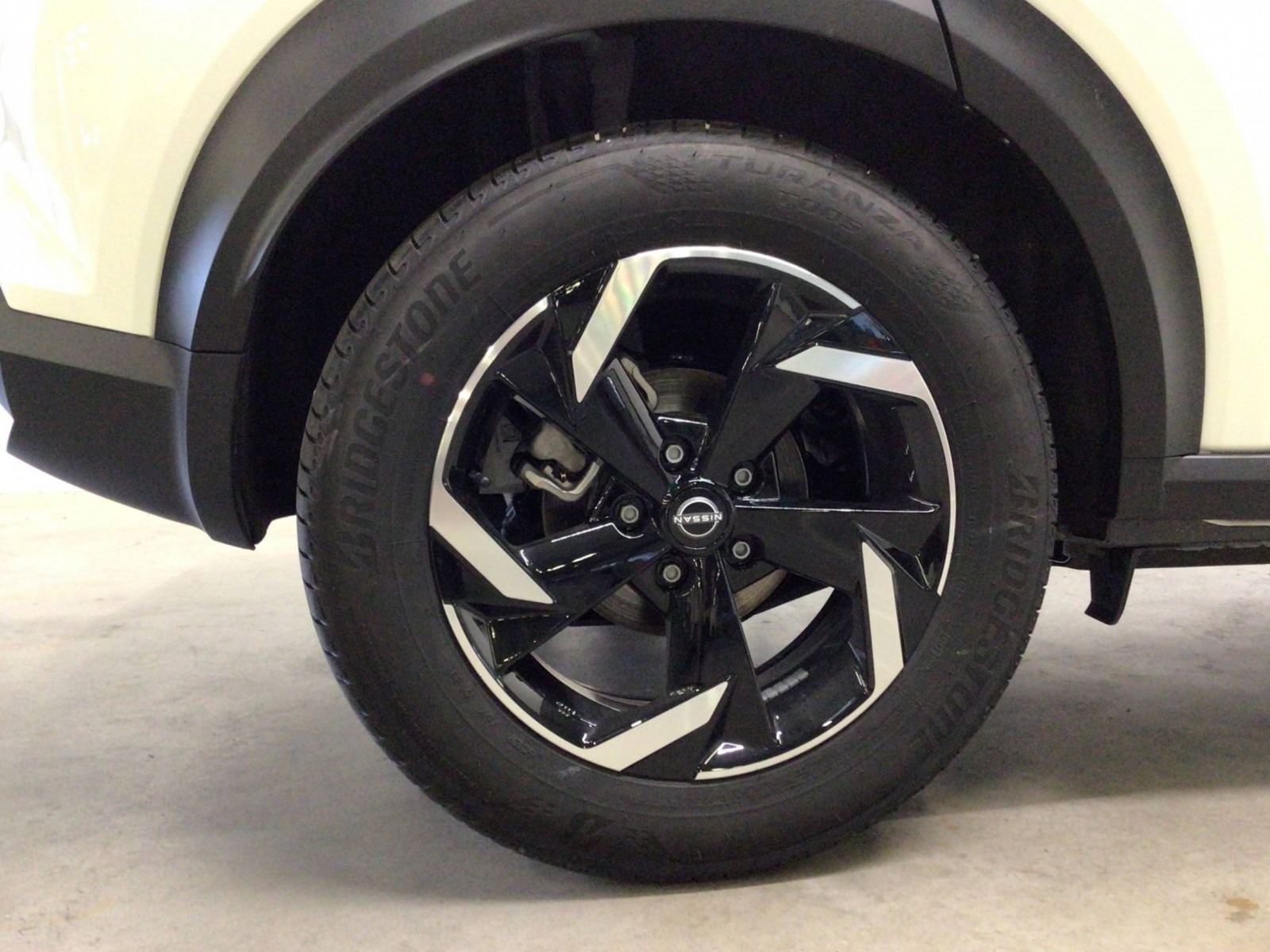 NISSAN - JUKE 2023 - #185341 - 21