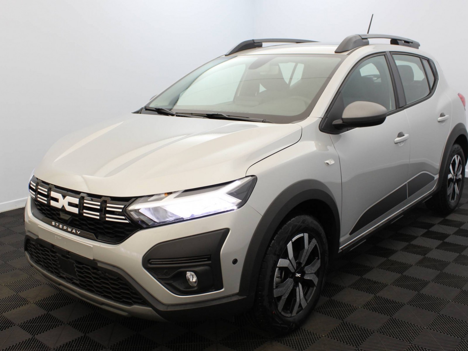 DACIA - SANDERO - #183759 - 0