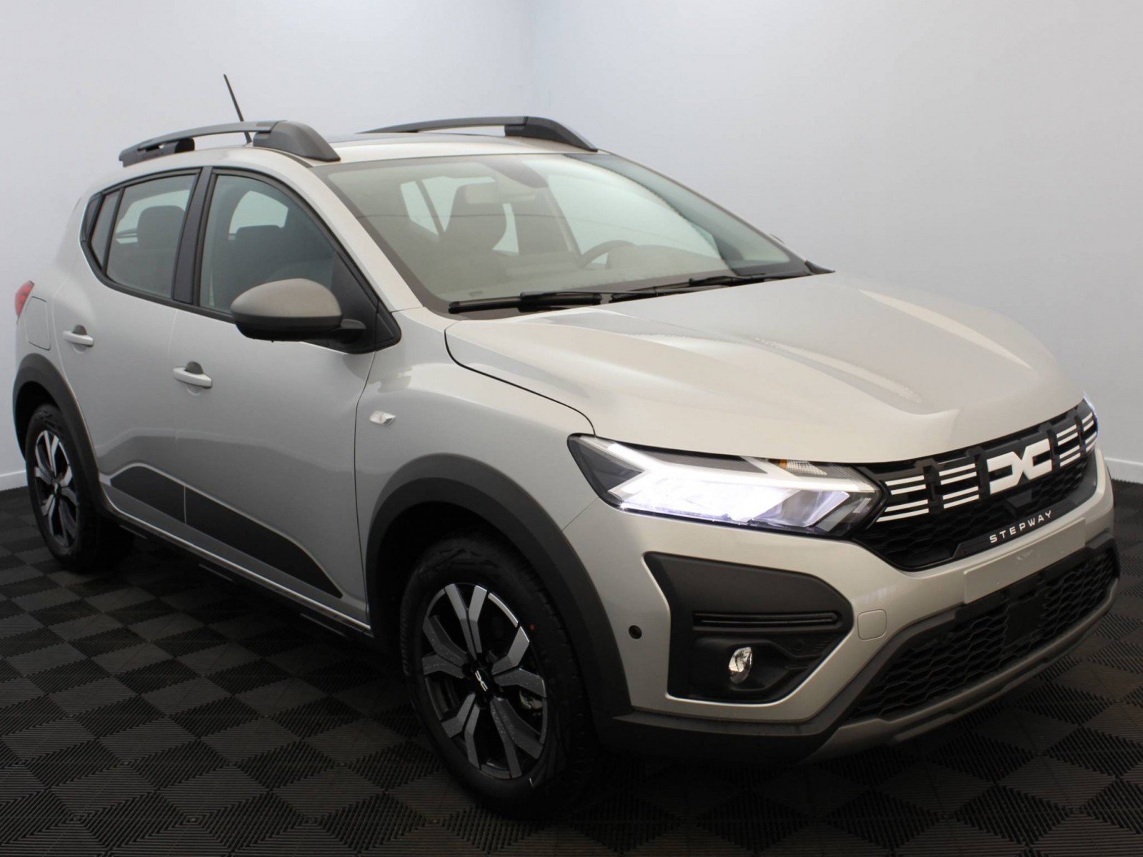 DACIA - SANDERO - #183759 - 1