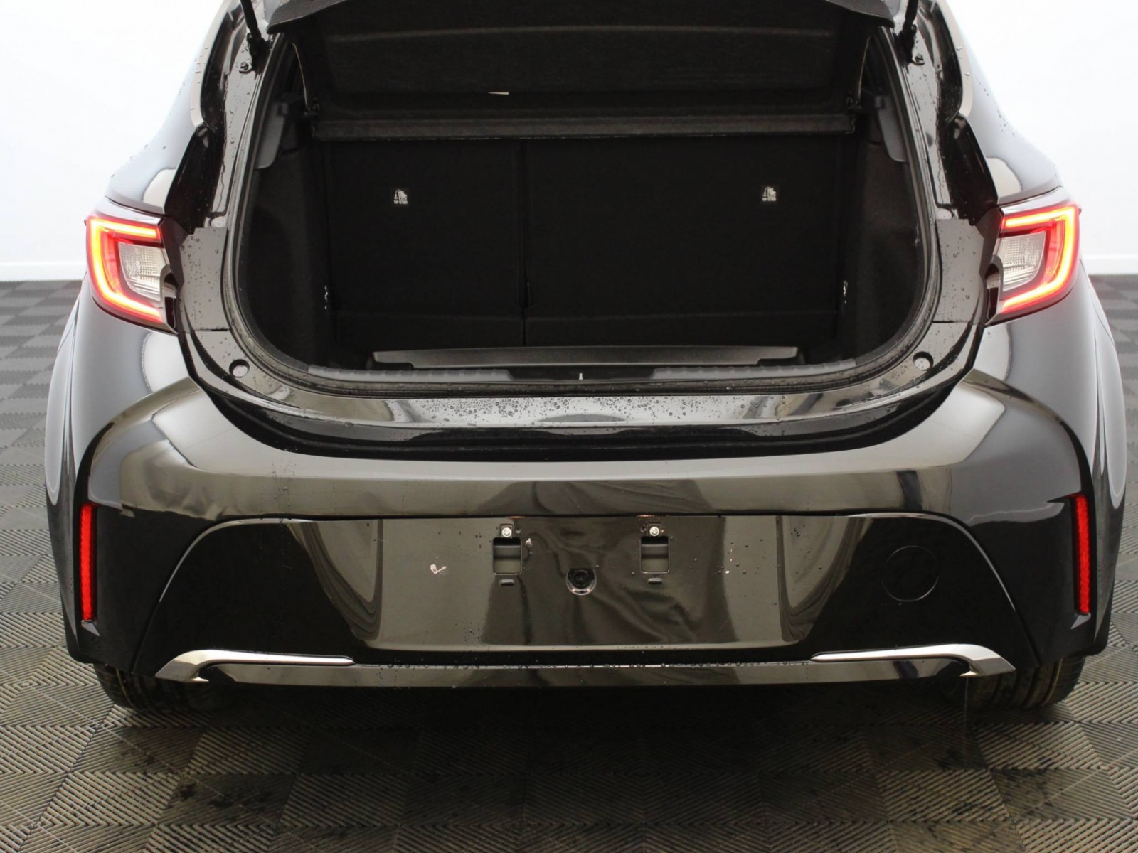 TOYOTA - COROLLA HYBRIDE - #185236 - 13