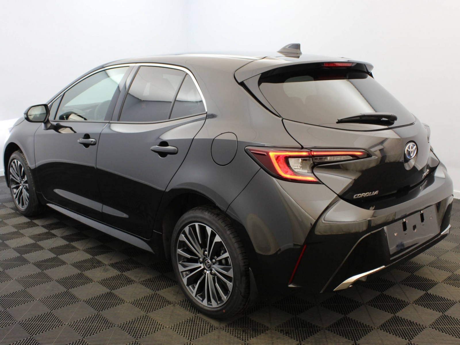 TOYOTA - COROLLA HYBRIDE NOUVELLE - #185764 - 2