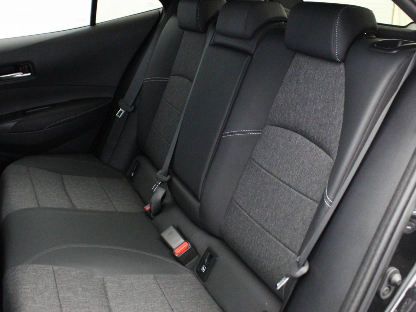 TOYOTA - COROLLA HYBRIDE - #185236 - 22