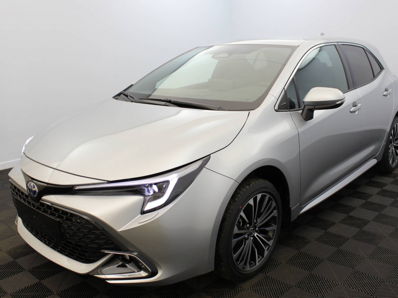 TOYOTA - COROLLA HYBRIDE NOUVELLE - #185770 - 0