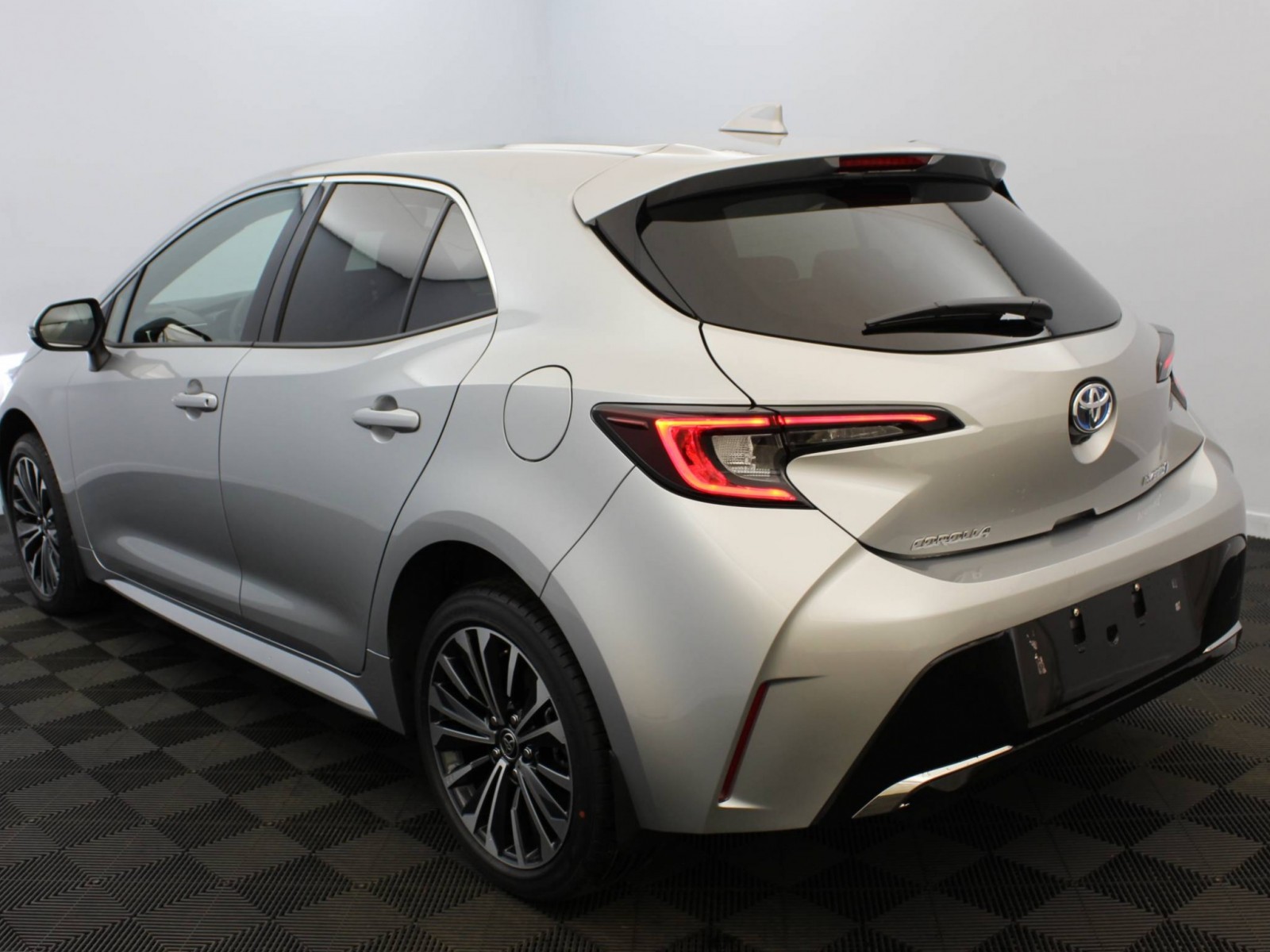 TOYOTA - COROLLA HYBRIDE NOUVELLE - #185770 - 2