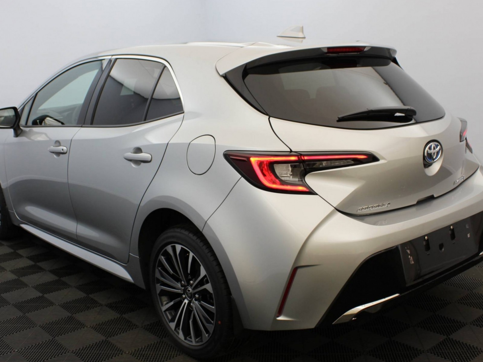 TOYOTA - COROLLA HYBRIDE NOUVELLE - #185769 - 18