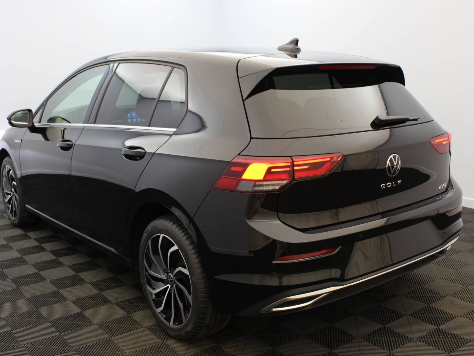 VOLKSWAGEN - GOLF - #178849 - 17