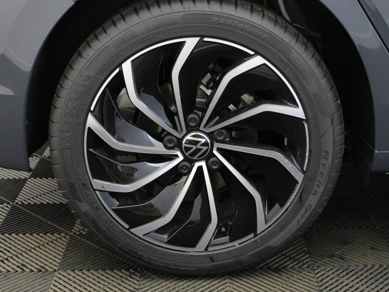VOLKSWAGEN - GOLF - #174123 - 16