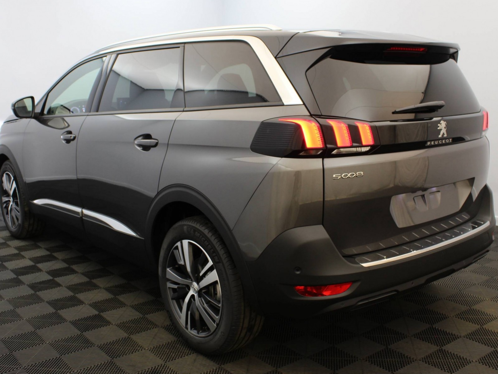 PEUGEOT - 5008 - #185708 - 2