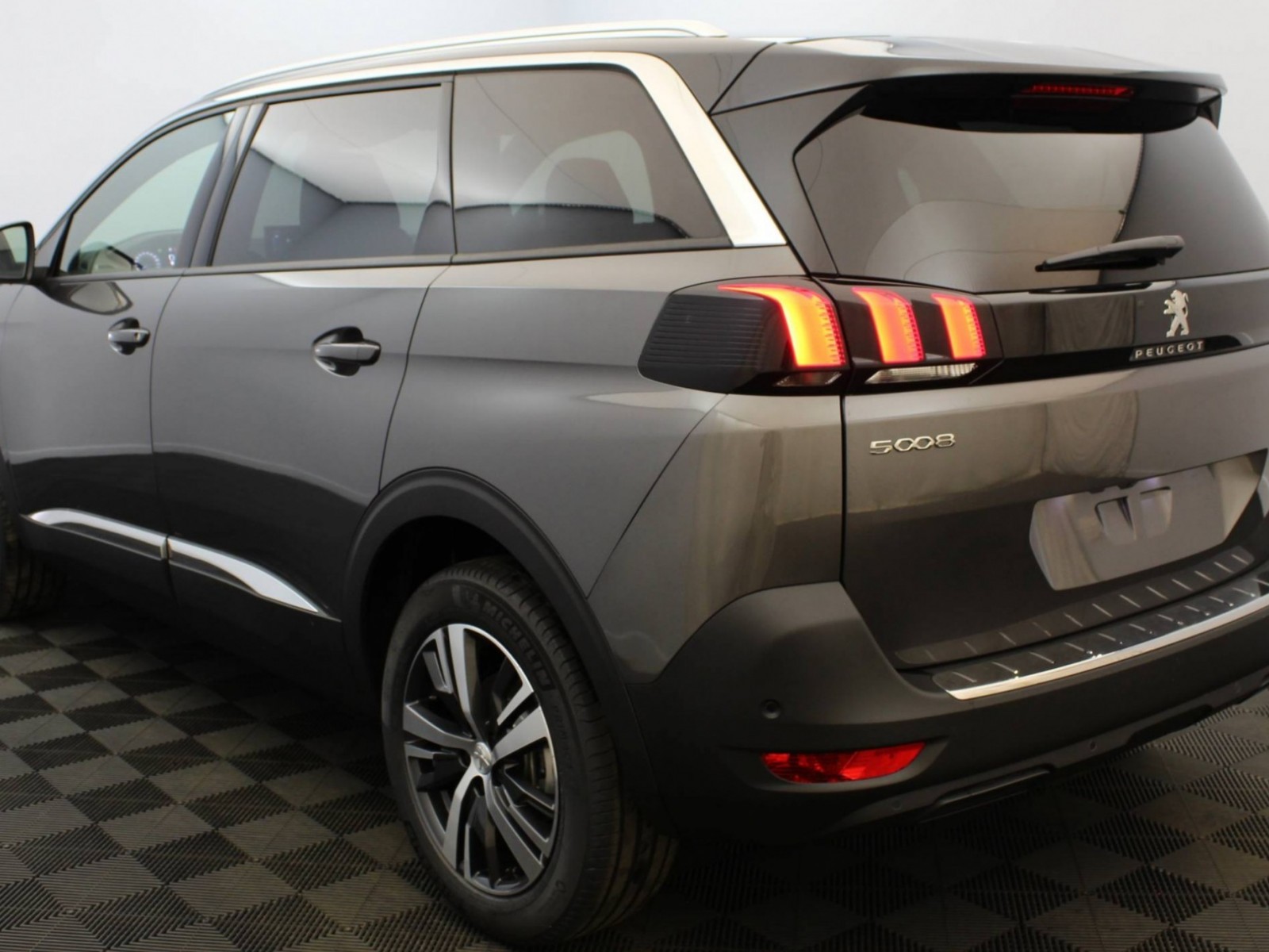 PEUGEOT - 5008 - #185708 - 20