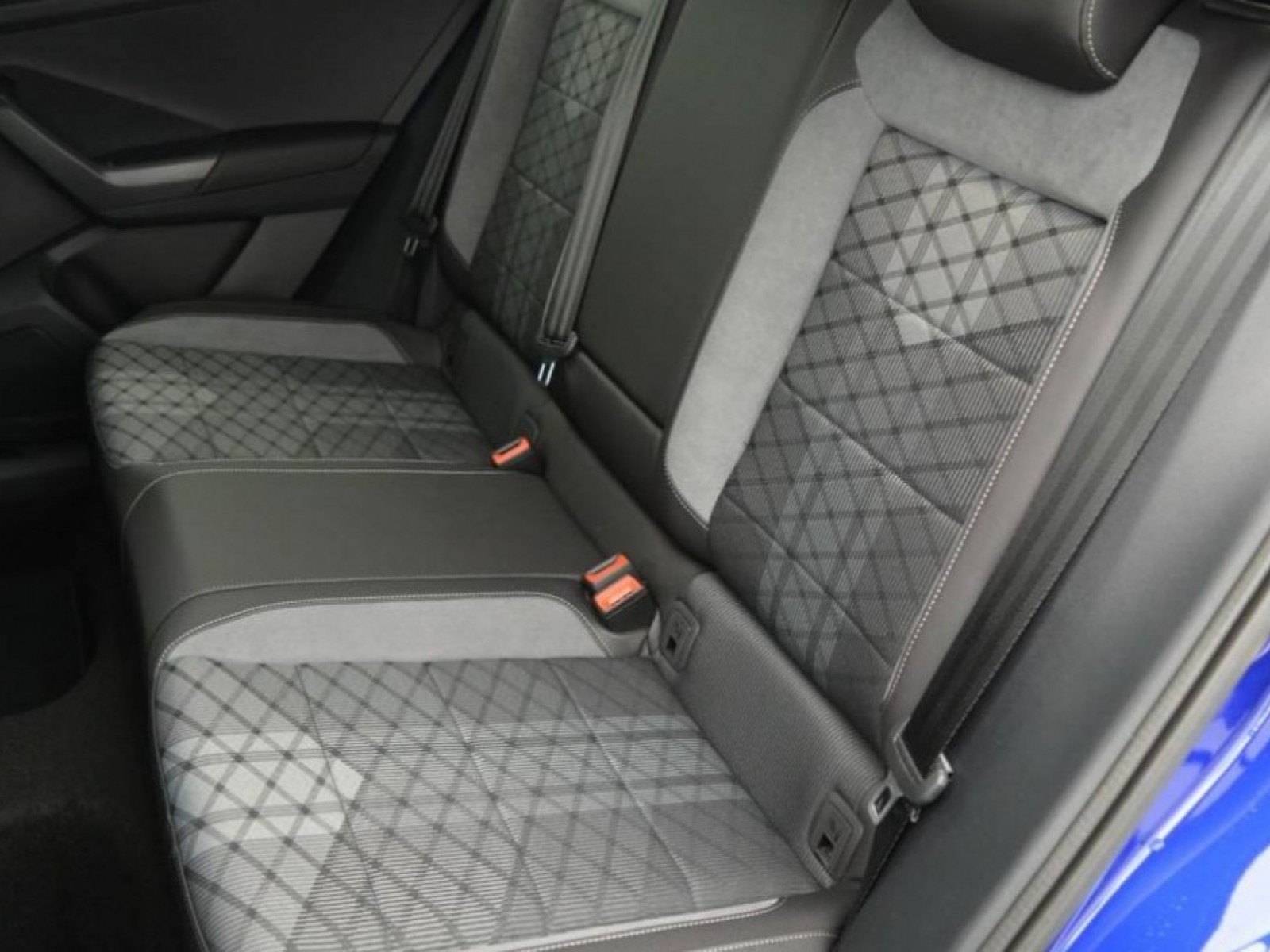 VOLKSWAGEN - T-ROC - #184040 - 18