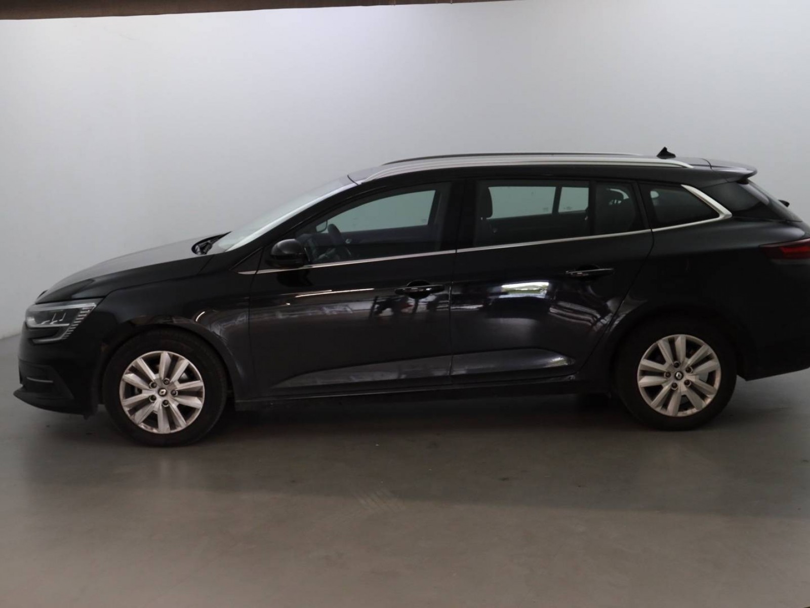 RENAULT - MEGANE IV ESTATE - #300117 - 1