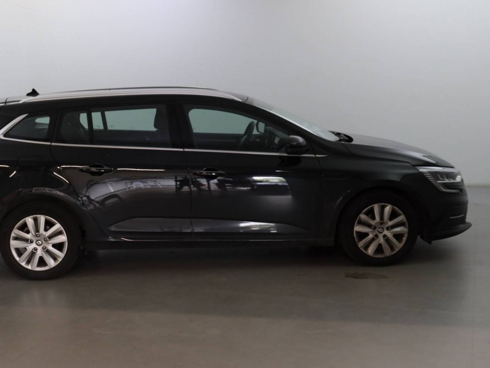 RENAULT - MEGANE IV ESTATE - #300117 - 21