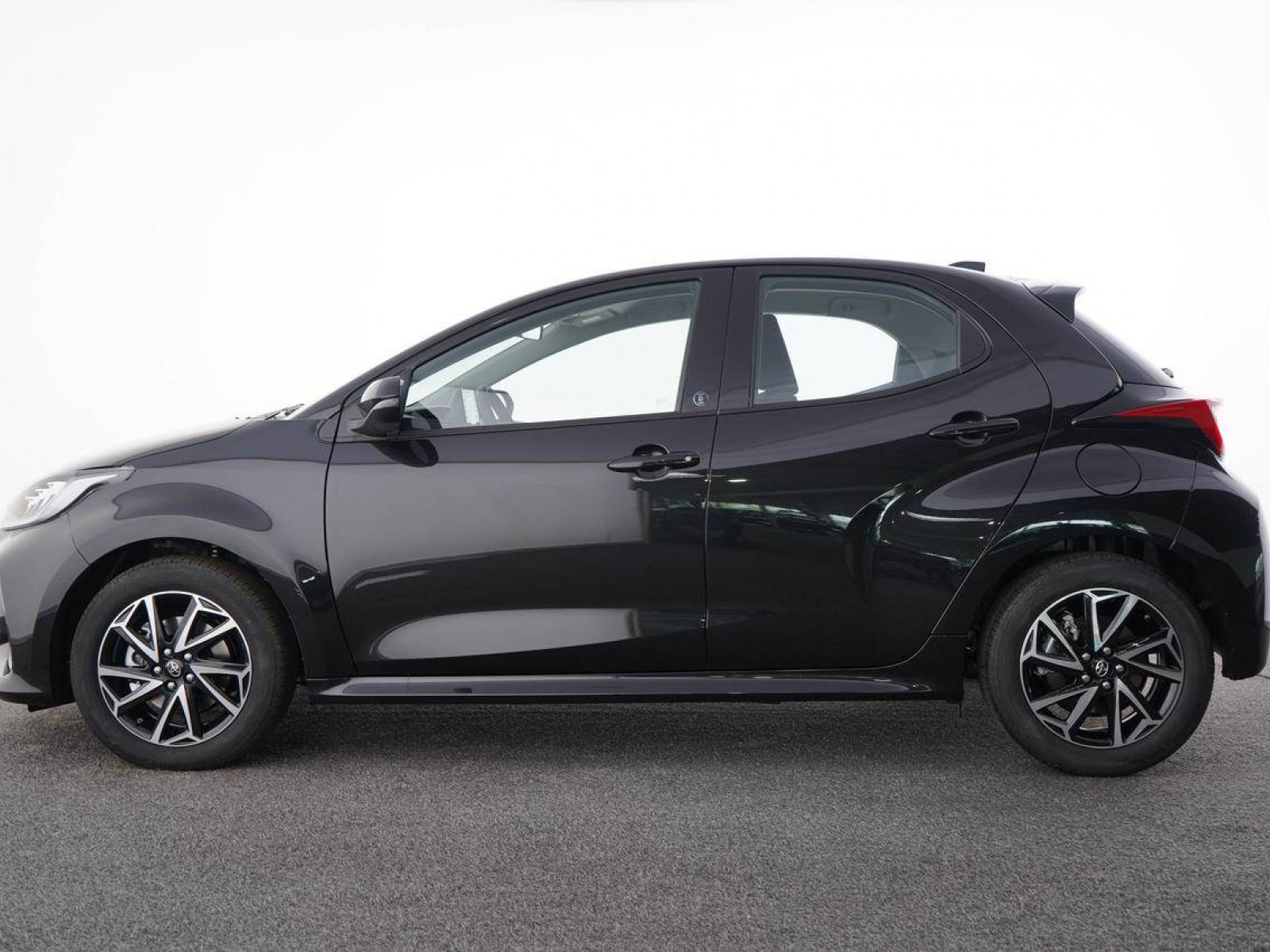 TOYOTA - YARIS HYBRIDE MY22 - #186487 - 3