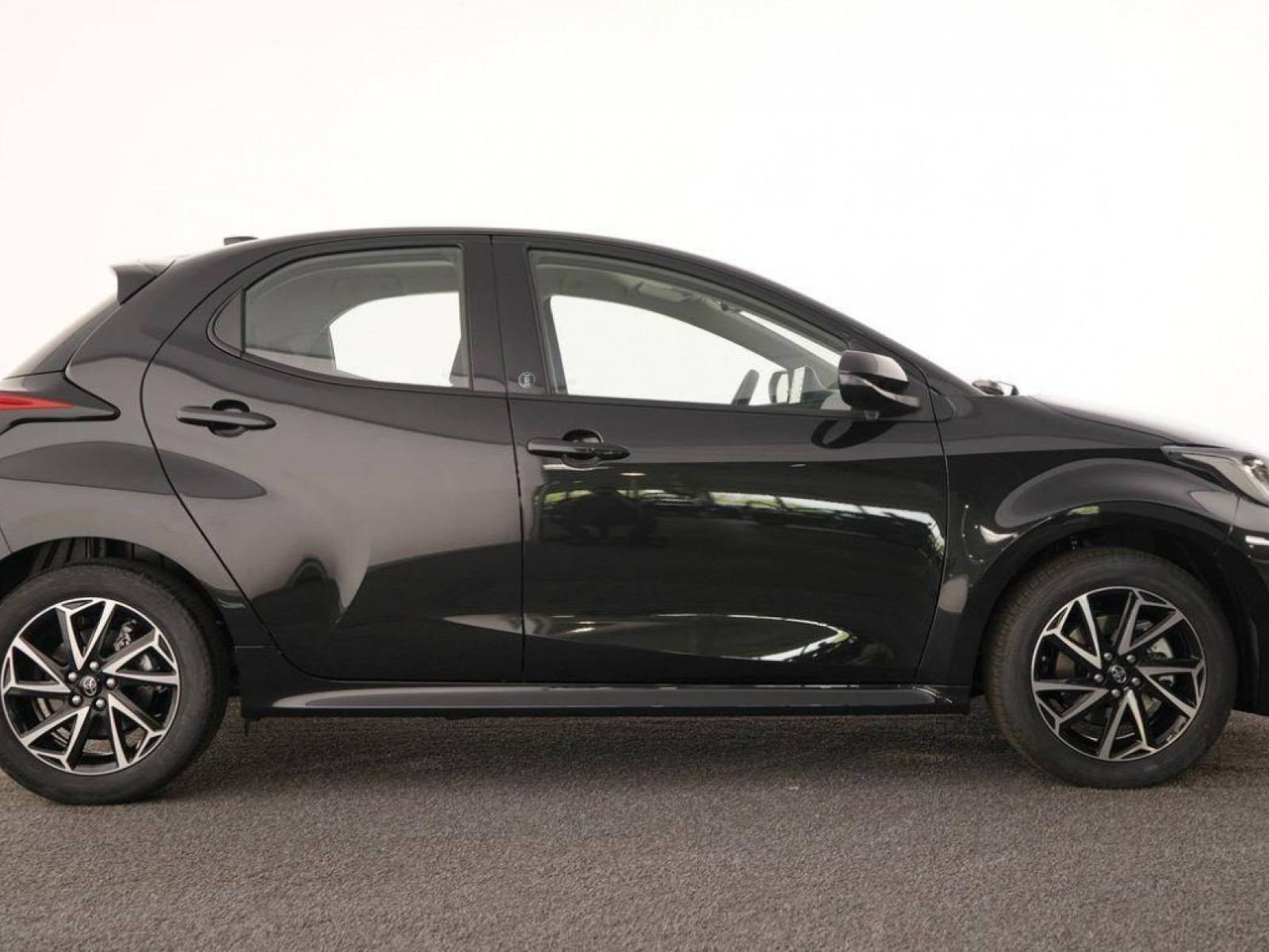 TOYOTA - YARIS HYBRIDE MY22 - #186487 - 24