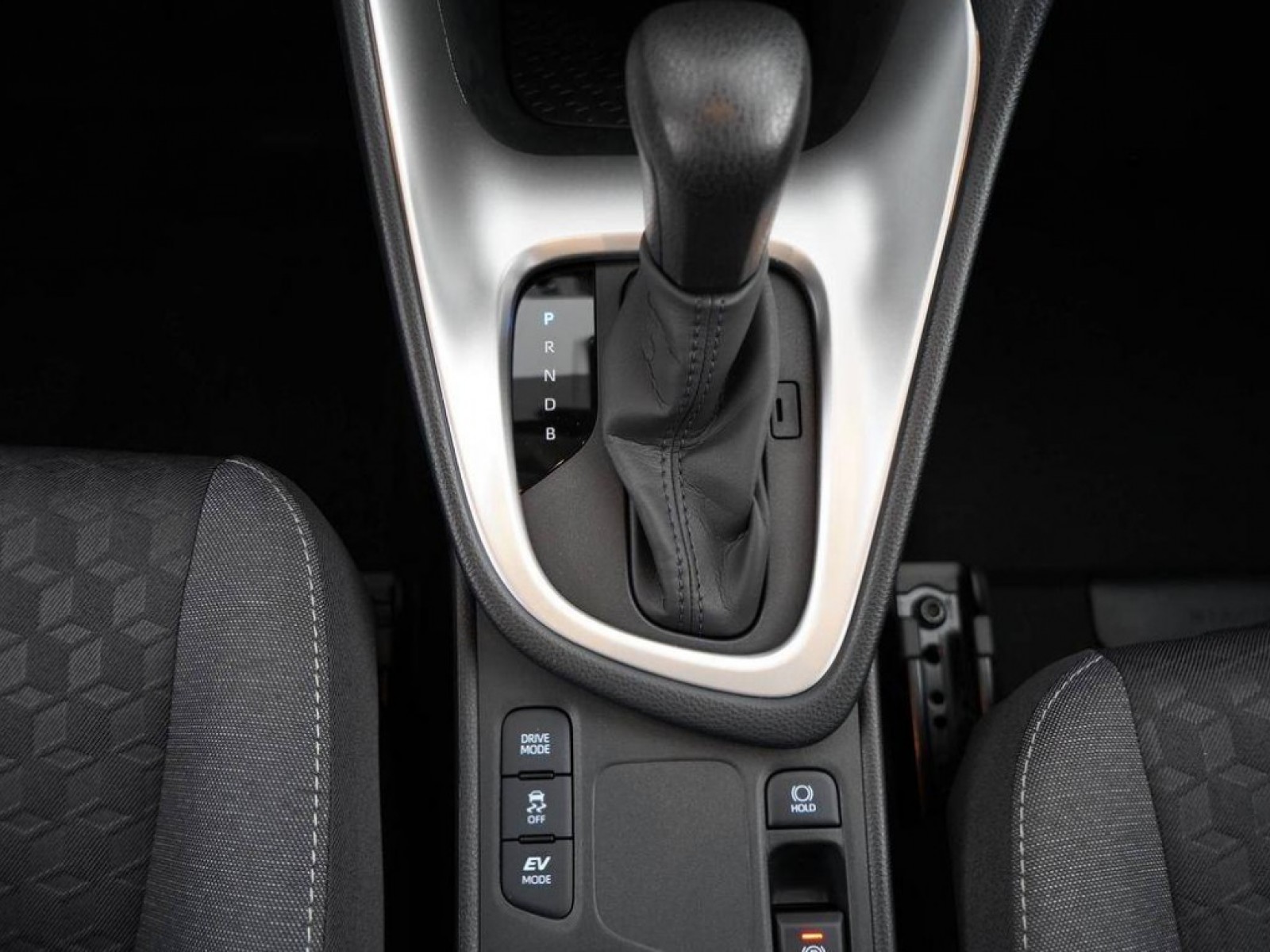 TOYOTA - YARIS HYBRIDE MY22 - #186487 - 27