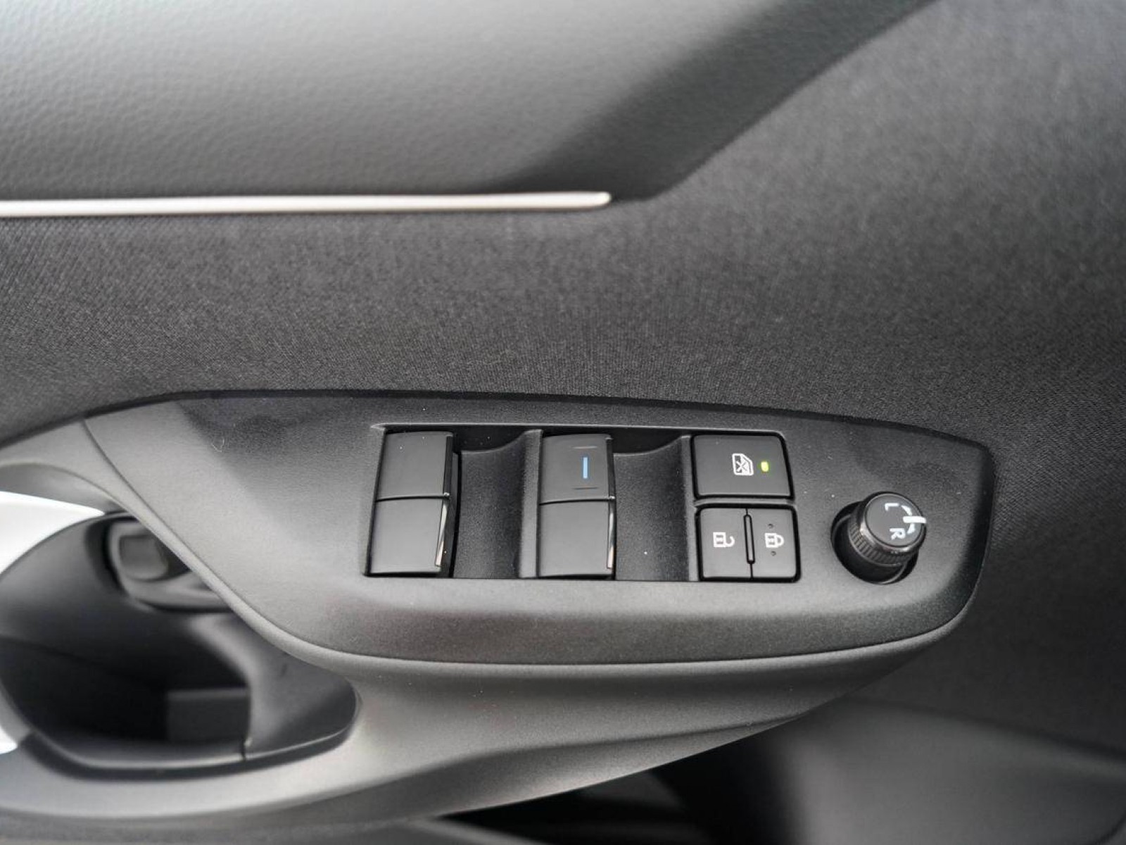TOYOTA - YARIS HYBRIDE MY22 - #186478 - 13