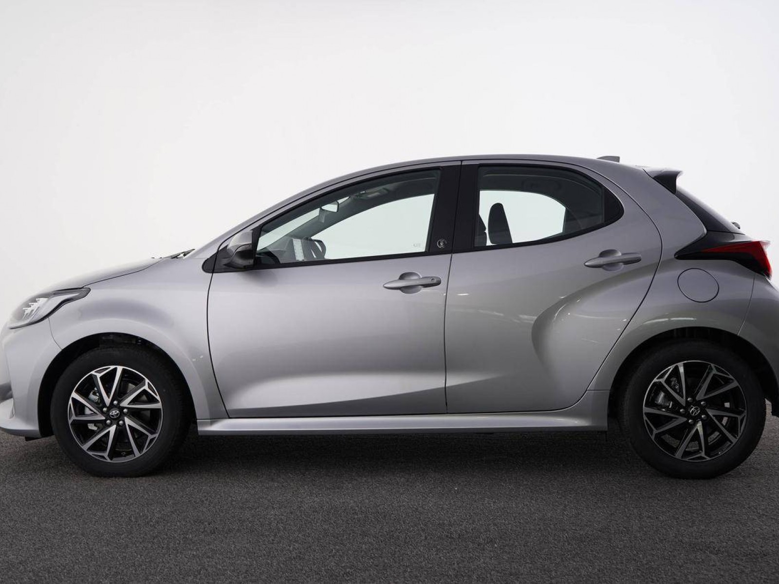 TOYOTA - YARIS HYBRIDE MY22 - #186483 - 1