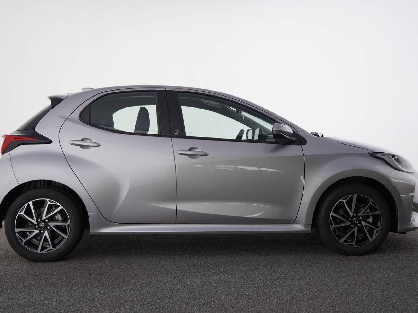 TOYOTA - YARIS HYBRIDE MY22 - #186483 - 5