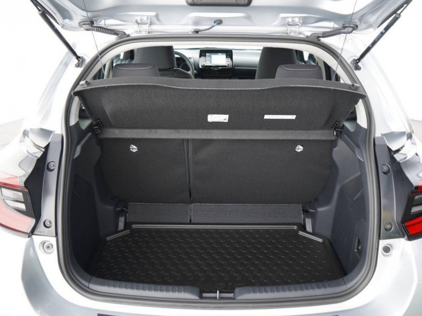 TOYOTA - YARIS HYBRIDE MY22 - #186483 - 35