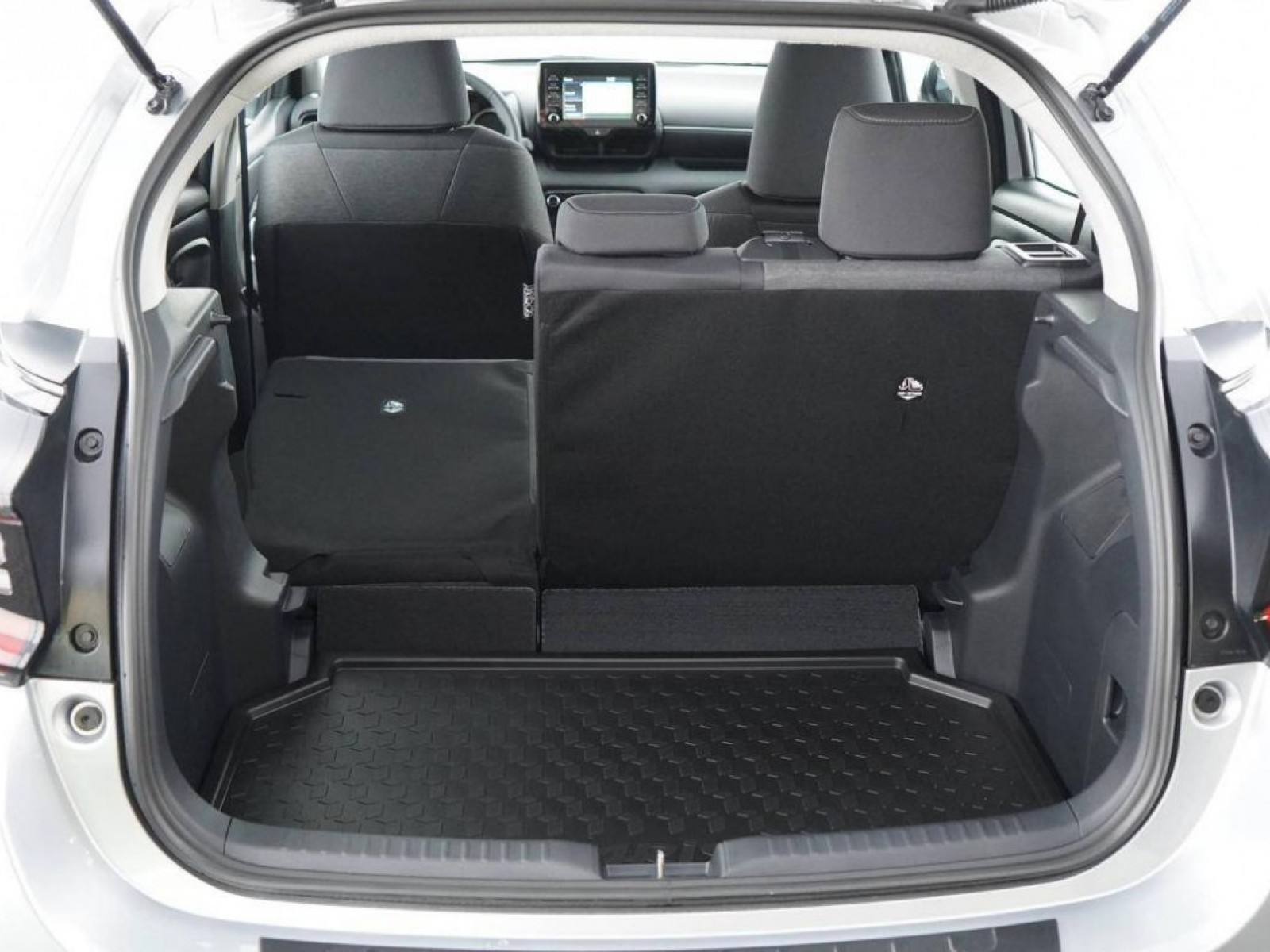 TOYOTA - YARIS HYBRIDE MY22 - #186483 - 36