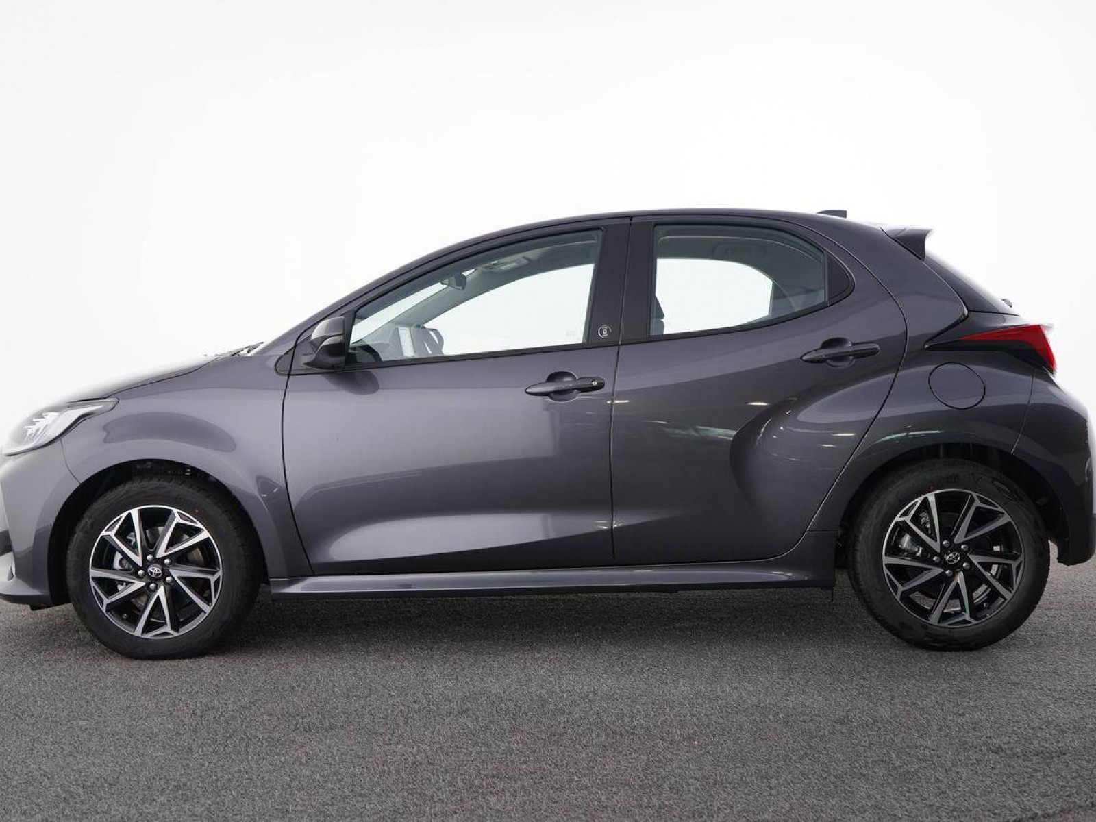 TOYOTA - YARIS HYBRIDE MY22 - #186488 - 3
