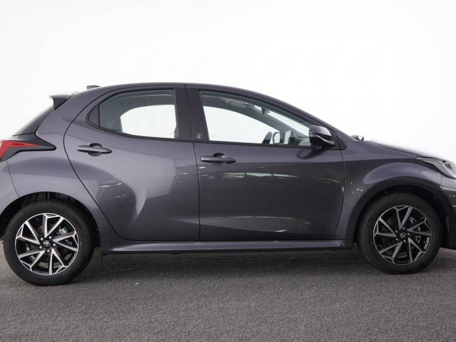 TOYOTA - YARIS HYBRIDE MY22 - #186488 - 27