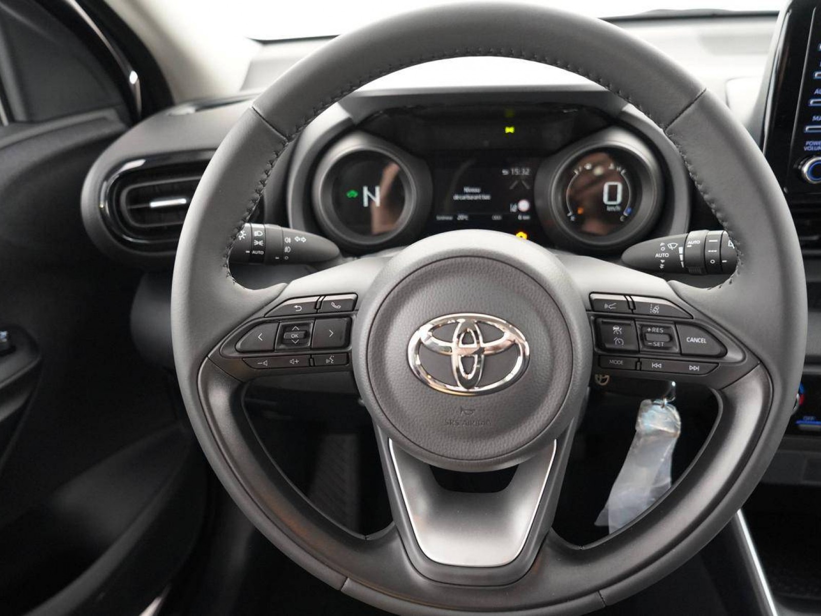 TOYOTA - YARIS HYBRIDE MY22 - #186488 - 10