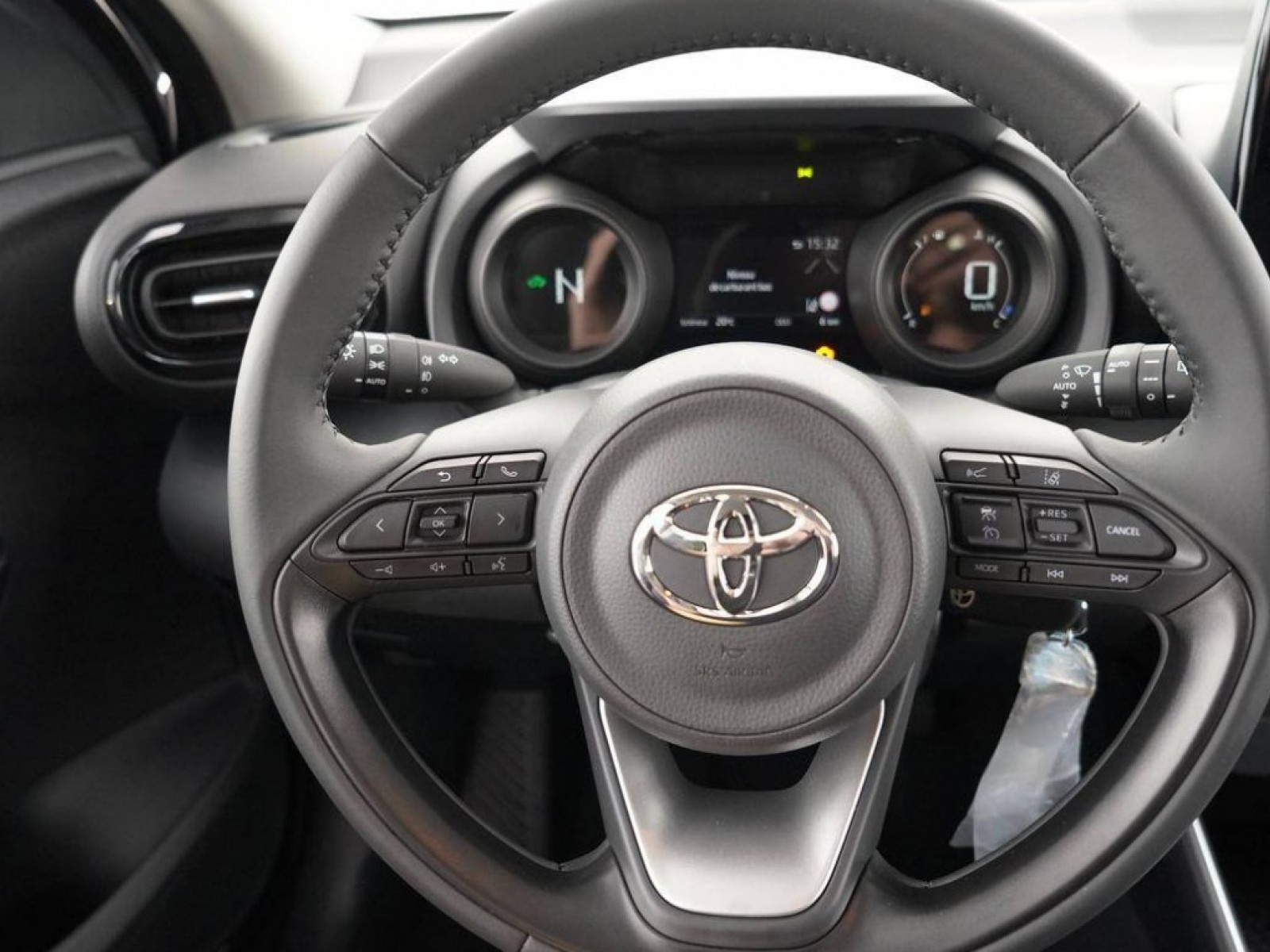 TOYOTA - YARIS HYBRIDE MY22 - #186488 - 30