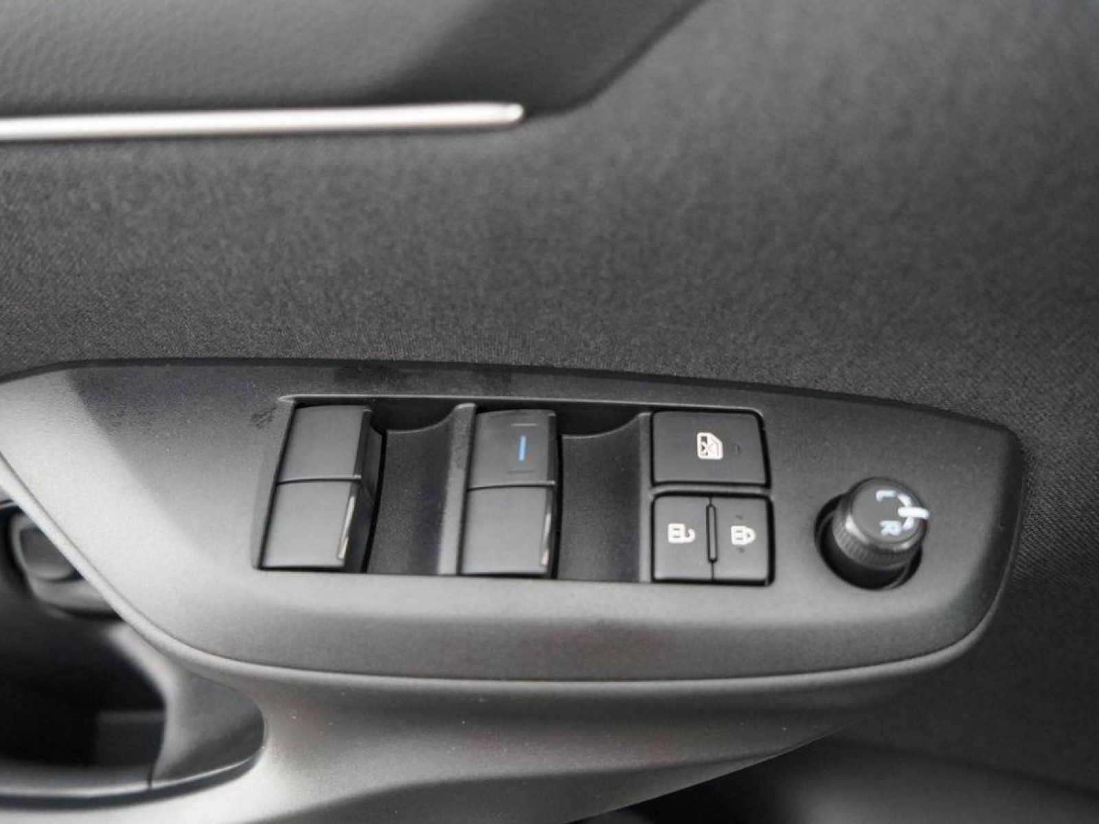 TOYOTA - YARIS HYBRIDE MY22 - #186488 - 35