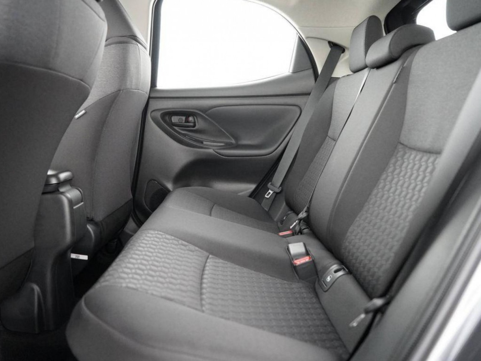 TOYOTA - YARIS HYBRIDE MY22 - #186488 - 37