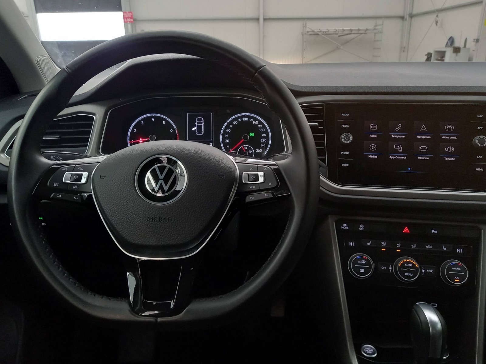 VOLKSWAGEN - T-ROC - #187603 - 24
